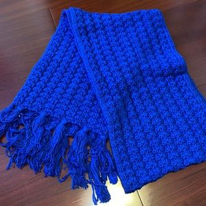 GAP Royal blue knit scarf
